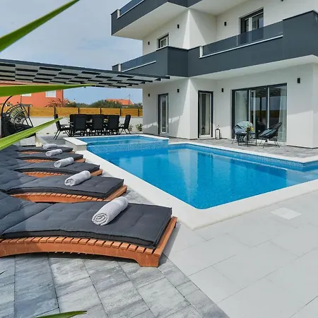Willa Luxury Jomani With Heated Pool Bibinje