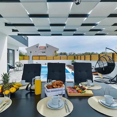 Luxury Jomani With Heated Pool Villa Bibinje