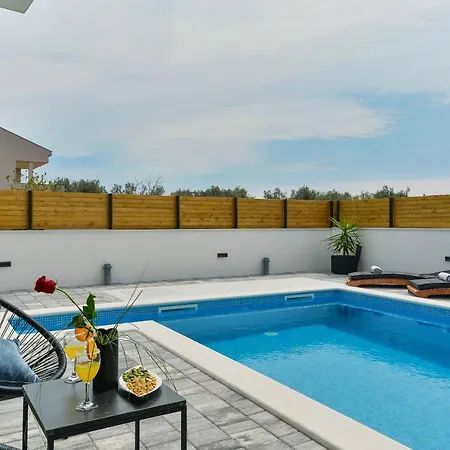 Luxury Jomani With Heated Pool * Bibinje