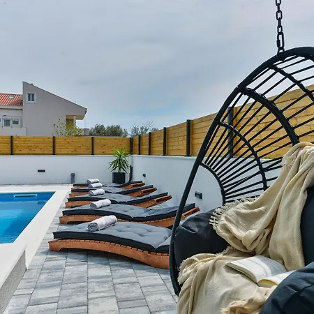 Villa Luxury Jomani With Heated Pool *