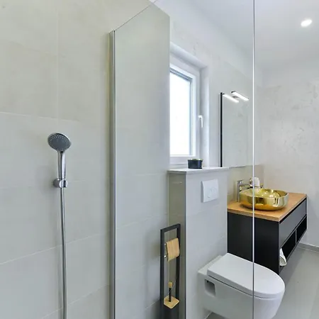 Villa Luxury Jomani With Heated Pool