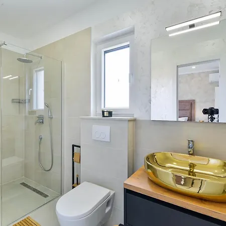 Villa Luxury Jomani With Heated Pool