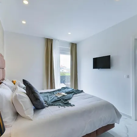 Luxury Jomani With Heated Pool Villa