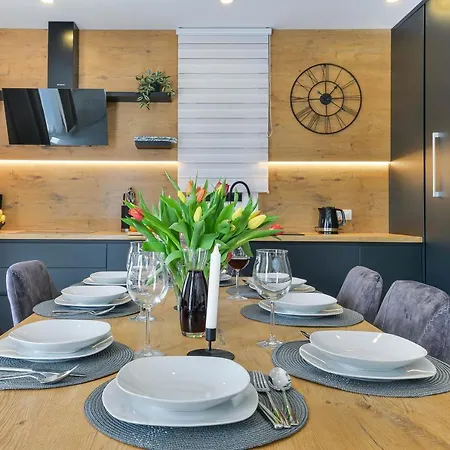 Luxury Jomani With Heated Pool Villa