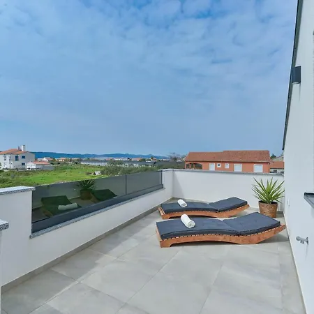 Villa Luxury Jomani With Heated Pool