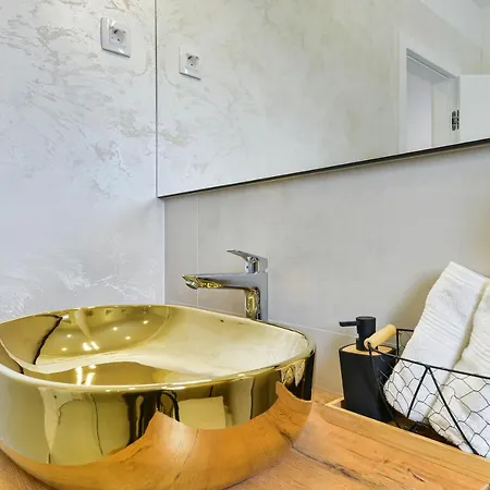 Luxury Jomani With Heated Pool *