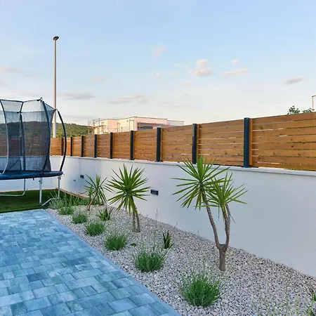 Luxury Jomani With Heated Pool Bibinje