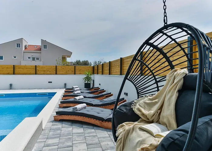 Villa Luxury Jomani With Heated Pool *