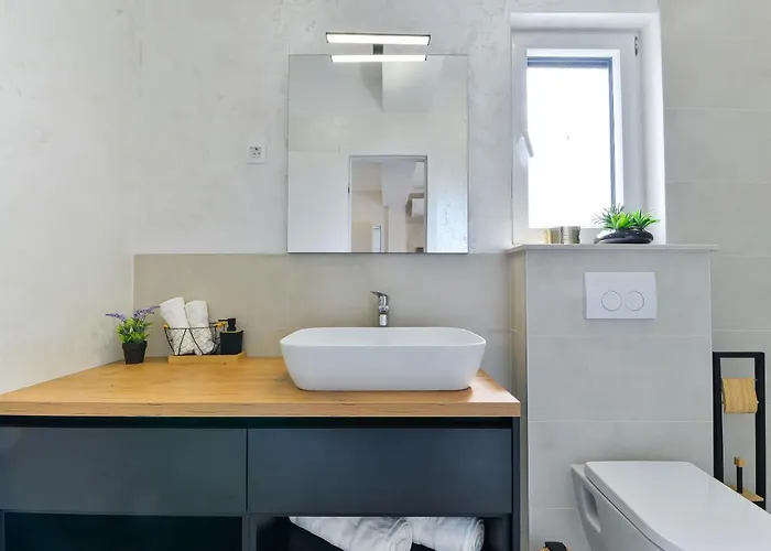 Luxury Jomani With Heated Pool Villa