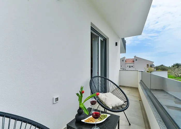 Luxury Jomani With Heated Pool Villa