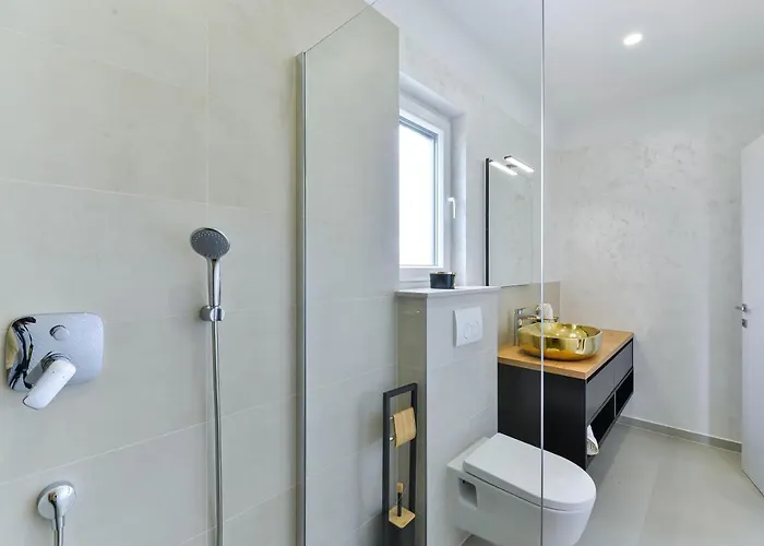 Villa Luxury Jomani With Heated Pool