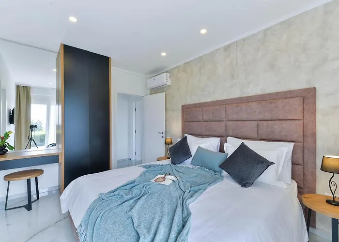 Luxury Jomani With Heated Pool Villa