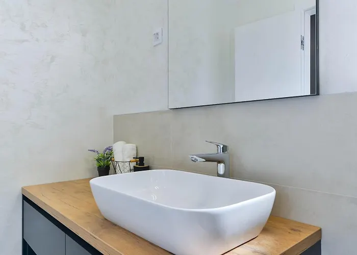 Luxury Jomani With Heated Pool *