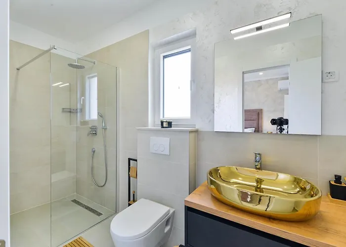 Villa Luxury Jomani With Heated Pool