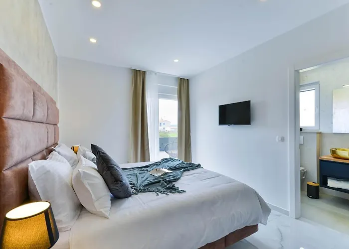 Luxury Jomani With Heated Pool Villa