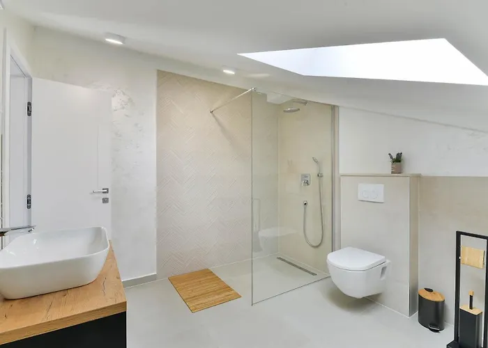 Luxury Jomani With Heated Pool *