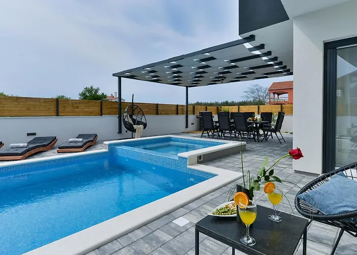 Luxury Jomani With Heated Pool * Bibinje