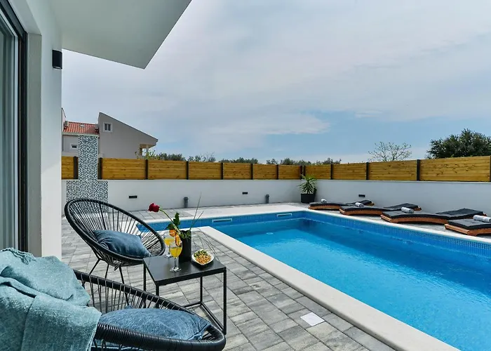 Villa Luxury Jomani With Heated Pool Bibinje