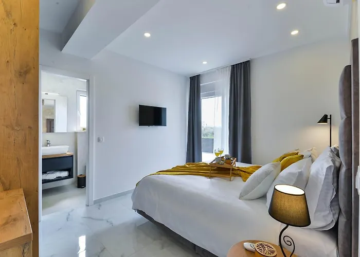 Villa Luxury Jomani With Heated Pool