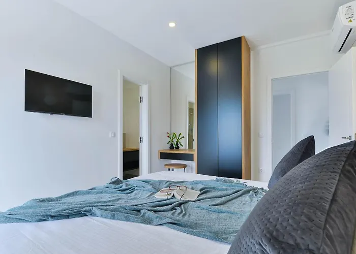 Luxury Jomani With Heated Pool Villa *