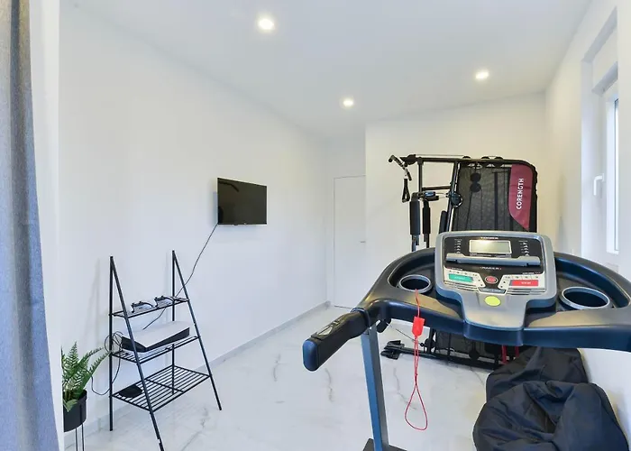 Villa Luxury Jomani With Heated Pool