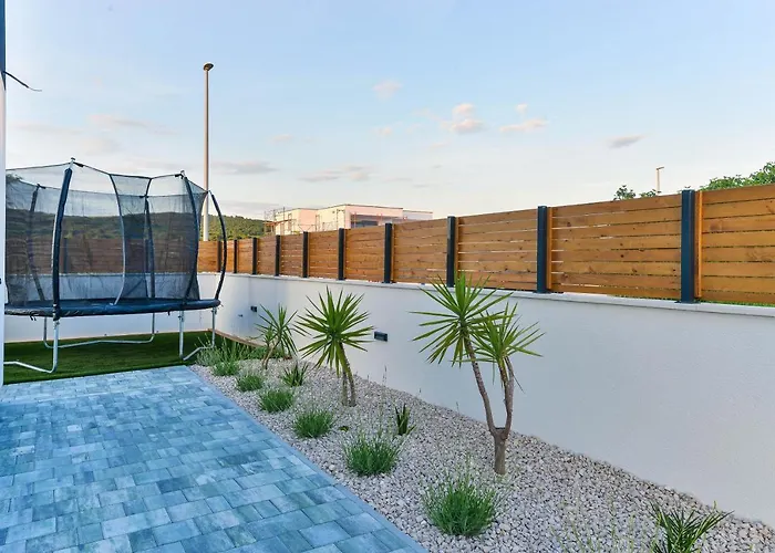 Luxury Jomani With Heated Pool Bibinje