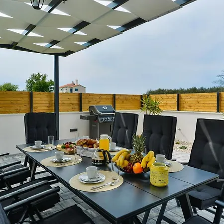 Luxury Jomani With Heated Pool Вилла *