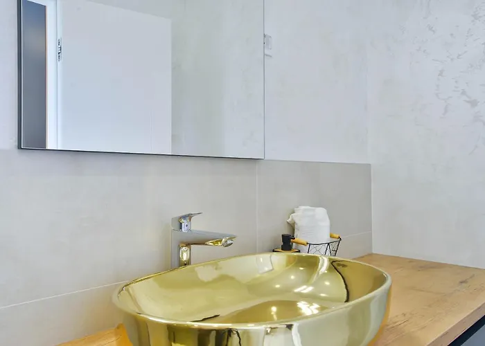 Luxury Jomani With Heated Pool