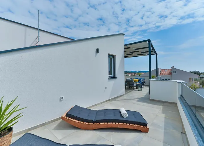 Villa Luxury Jomani With Heated Pool